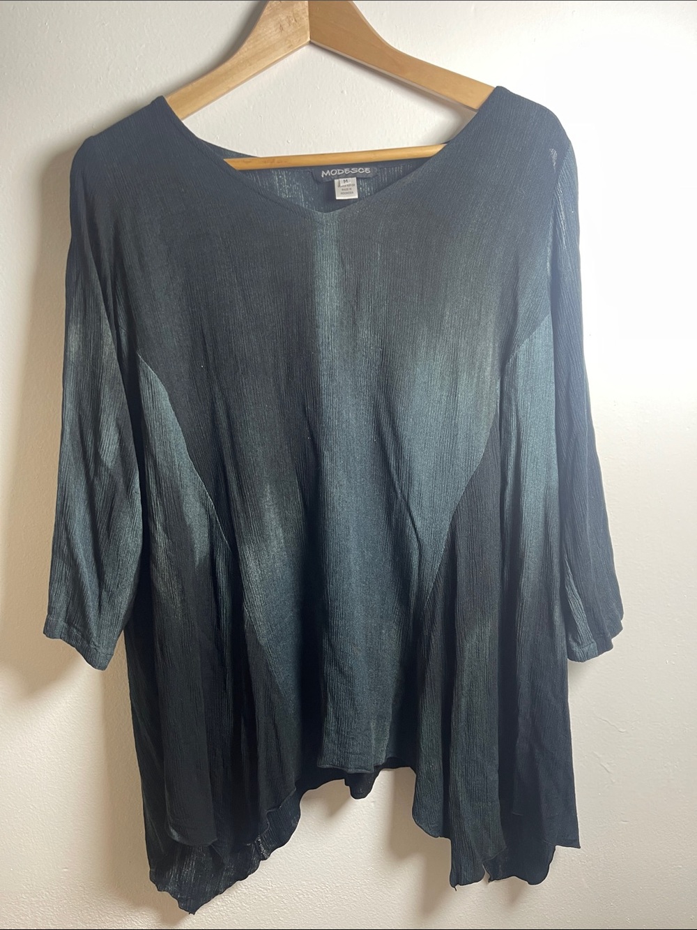 Modesce Women’s Cut Out Shoulder V-Neck Flowing Tunic Top Size: M